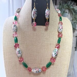 VTG Handpainted porcelain beaded necklace